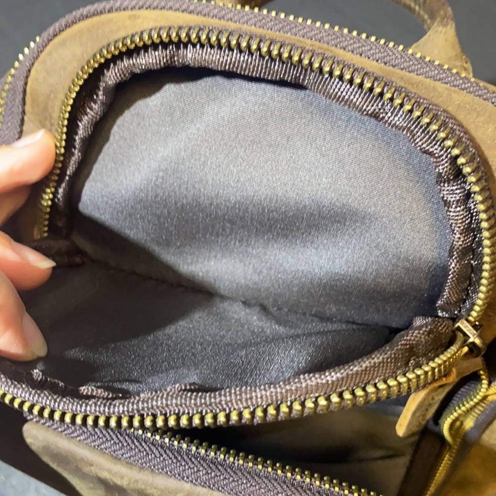 Leather crossbody sling bag - Picture 4 of 12